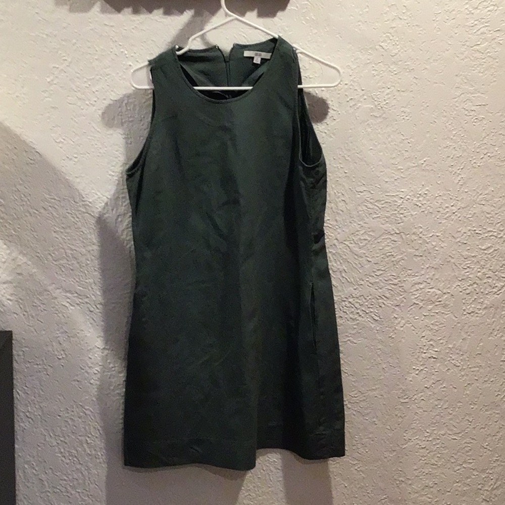 Uniqlo Elegant Green Sleeveless Dress